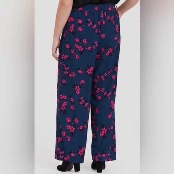 Torrid Size 2 Wide Leg Blue & Pink Floral Pants 🩷 - Picture 11 of 11